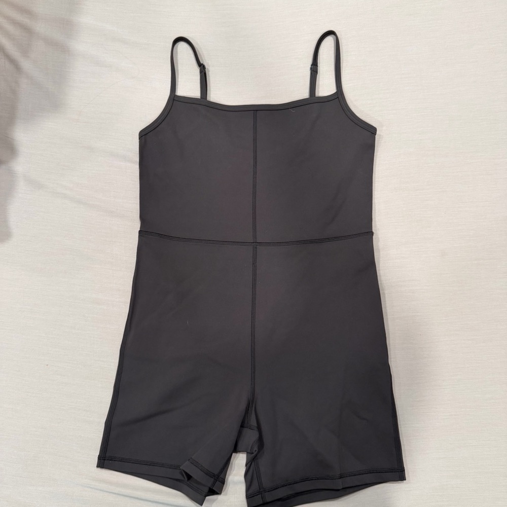 NWOT Aritzia WILFRED Romper